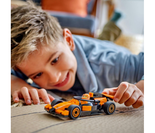 LEGO City 60442 F1® Kierowca i bolid McLaren - 1298082 - zdjęcie 6
